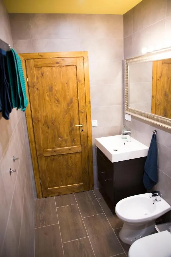 Δωμάτια σε οικογενειακή κατοικία Luxurio Rooms With Baths Λιβόρνο