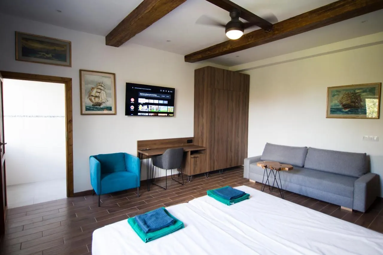 Δωμάτια σε οικογενειακή κατοικία Luxurio Rooms With Baths Λιβόρνο