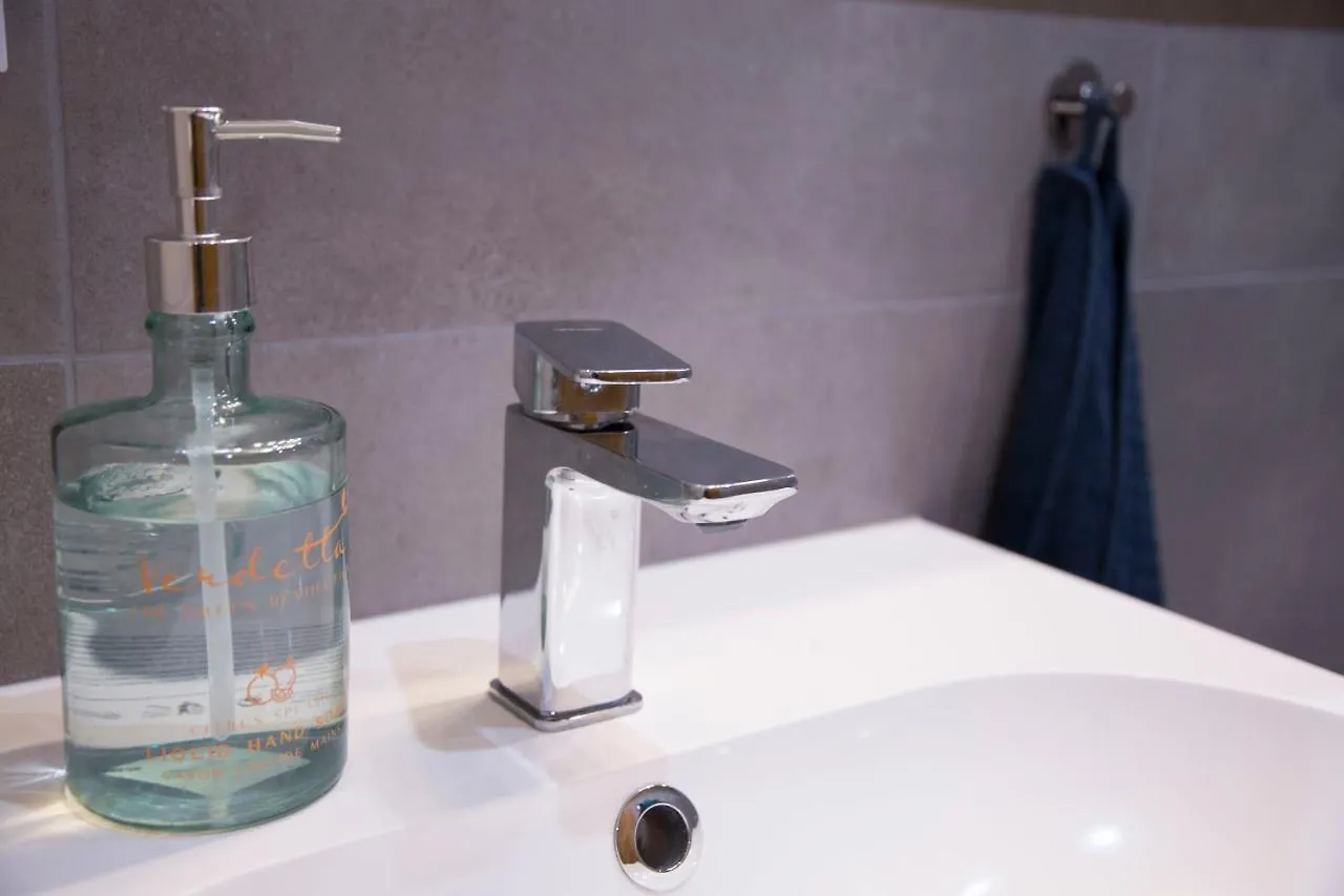 Δωμάτια σε οικογενειακή κατοικία Luxurio Rooms With Baths Λιβόρνο Ιταλία