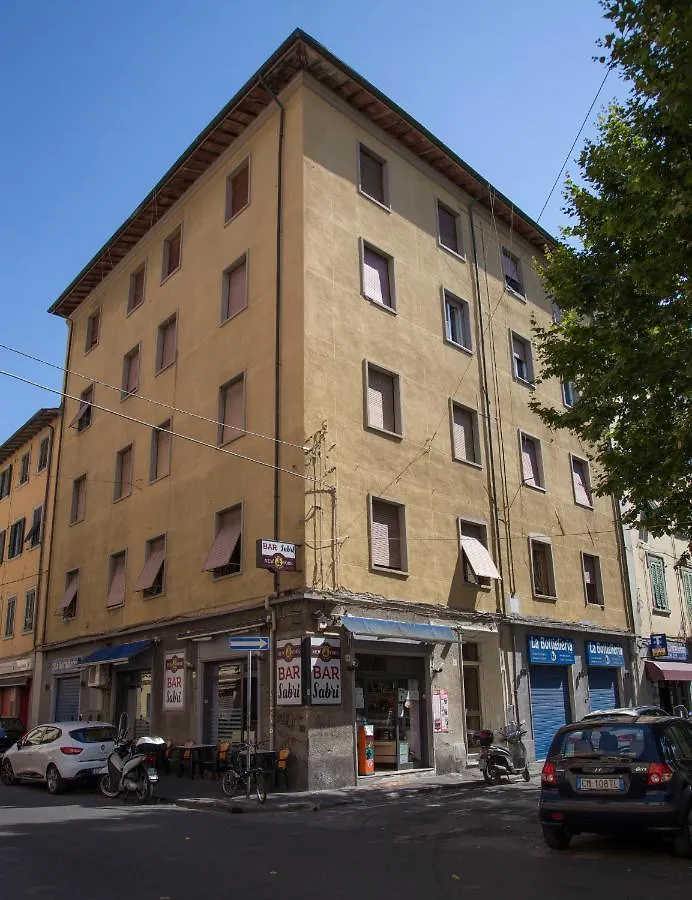 Luxurio Rooms With Baths Λιβόρνο